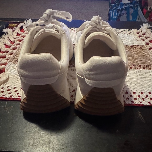 Women’s dolce vita sneakerss - Picture 3 of 5